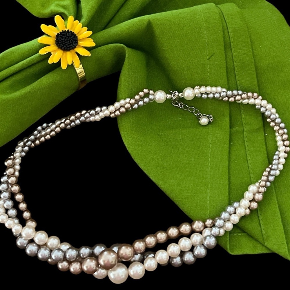 Vintage Triple Strand of Faux Pearls 🔥 - Picture 3 of 4
